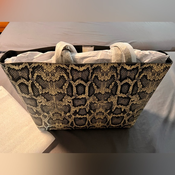 Kurt Geiger Chelsea Shopper Tote Bag - Picture 9 of 10